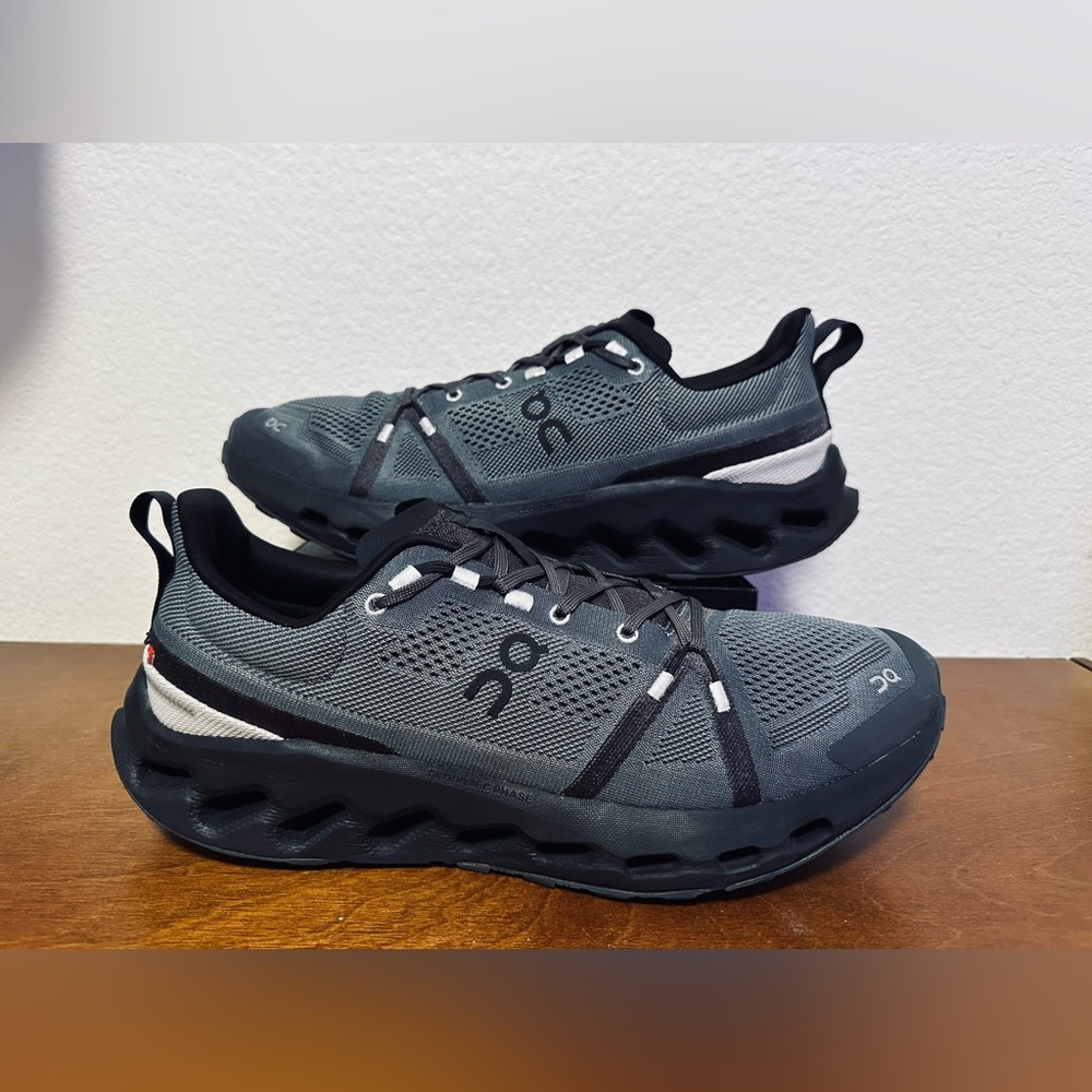 On Cloudsurfer Trail Eclipse
Black 3ME10110264 Men's Trail
Running Sz USM13